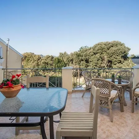 Koryfo Penthouse, 3km From Corfu Old Town Apartment Kanoni (Corfu)