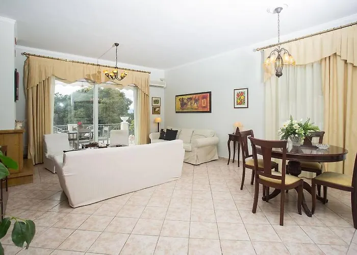 Koryfo Penthouse, 3km From Corfu Old Town Apartman