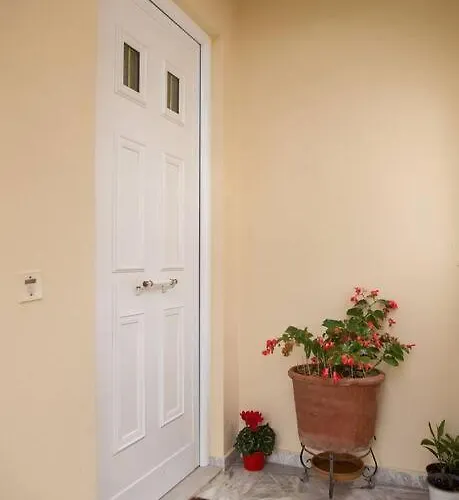 Koryfo Penthouse, 3km From Corfu Old Town アパート カノニ